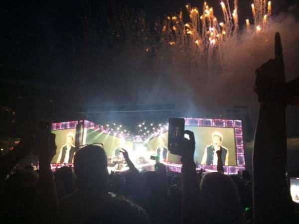 MetLife Stadium, section: Floor 8, row: 26