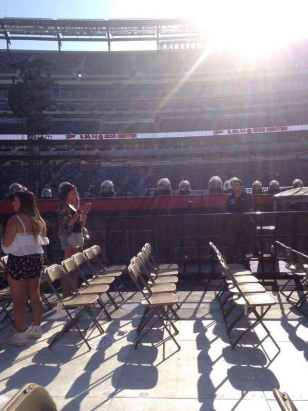 MetLife Stadium, section: Floor 8, row: 26