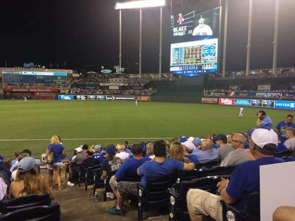 Kauffman Stadium, section: 140, row: P, seat: 9