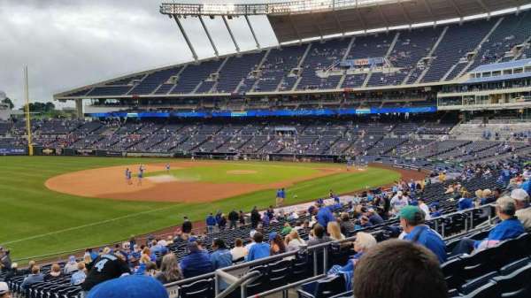 Kauffman Stadium, section: 213, row: EE, seat: 12