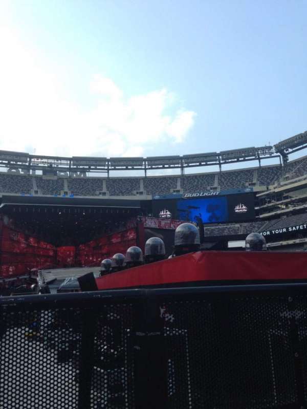 MetLife Stadium, section: Floor 9, row: 31, seat: 41