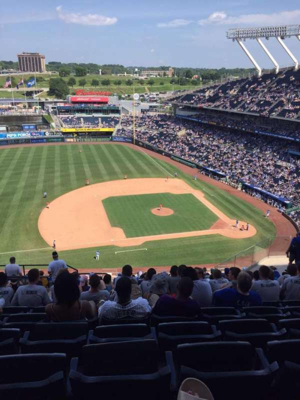 Kauffman Stadium, section: 411, row: HH, seat: 8