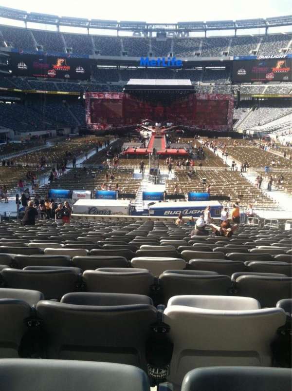 MetLife Stadium, section: 126, row: 26