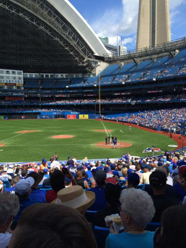 Rogers Centre, section: 125R, row: 35, seat: 4