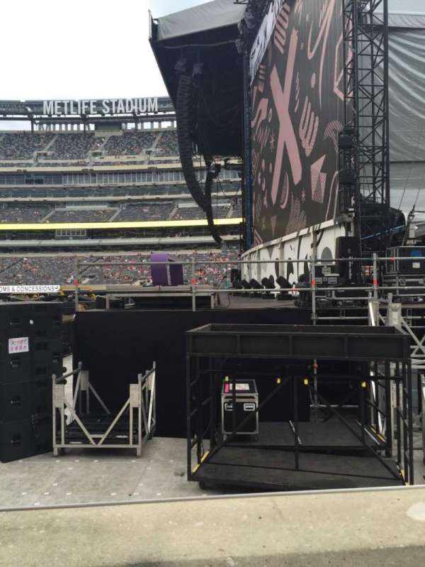MetLife Stadium, section: 110, row: 1, seat: 4