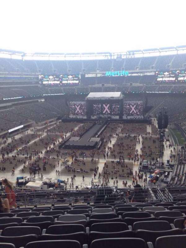 MetLife Stadium, section: 224B, row: 8, seat: 17