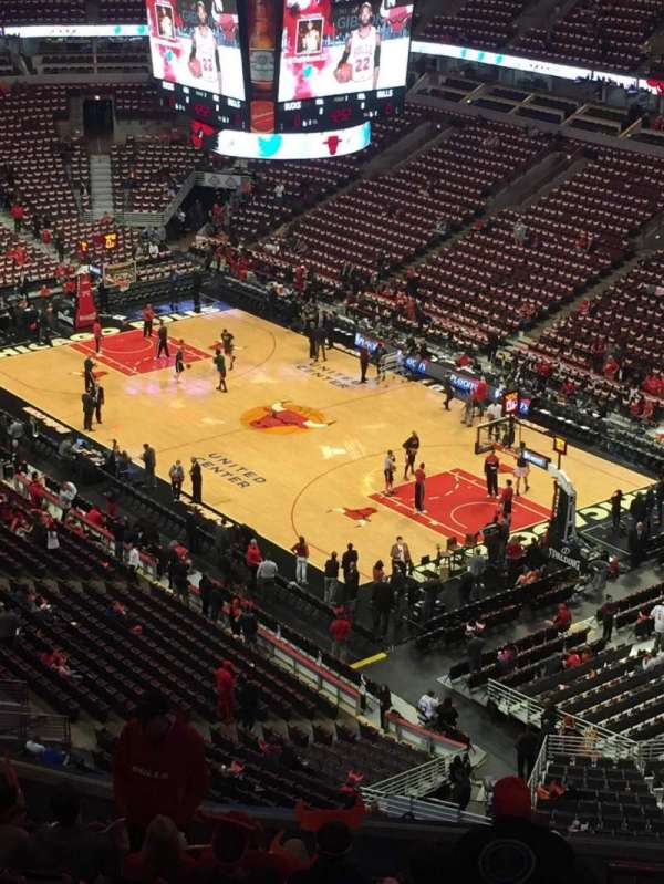 United Center, section: 313, row: 15, seat: 4