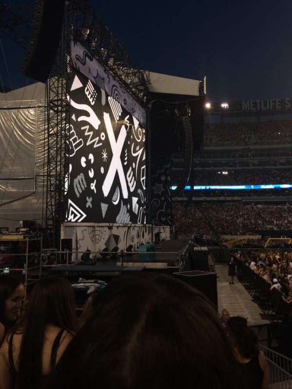 Metlife Stadium, section: 142, row: 5, seat: 23,24,25