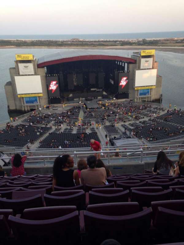 Jones Beach Theater, section: 307, row: Q, seat: 14