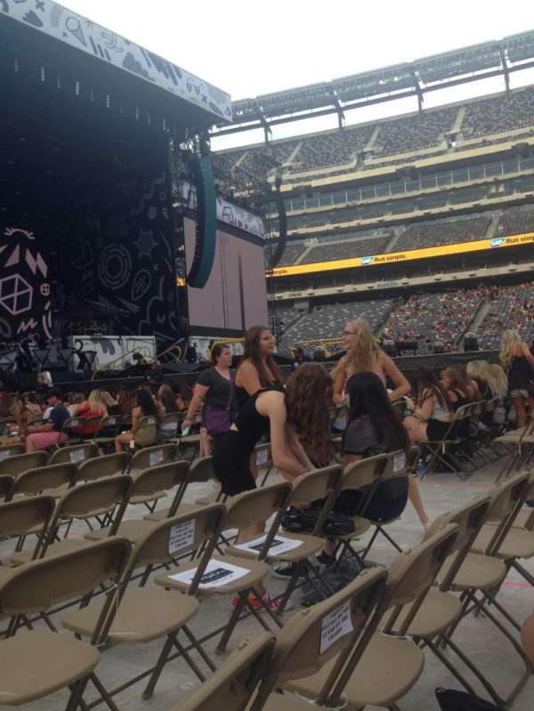 metlife stadium, section: Floor 5, row: 21, seat: 9