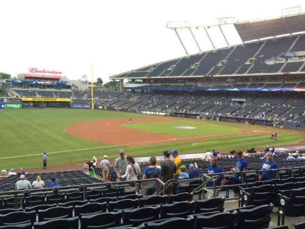 Kauffman Stadium, section: 215, row: GG, seat: 8