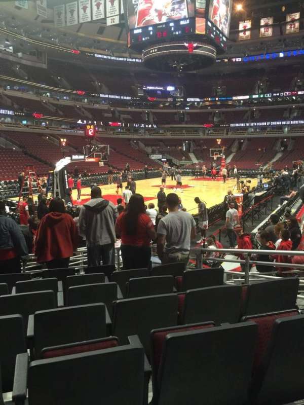 United Center, section: 104, row: 7, seat: 7