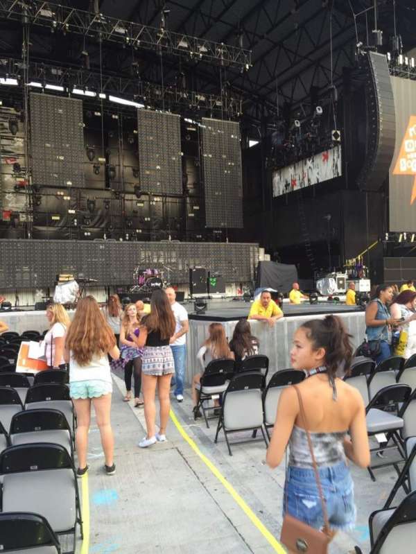Jones Beach Theater, section: B, row: R, seat: 1