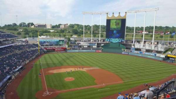 Kauffman Stadium, section: 425, row: R, seat: 13