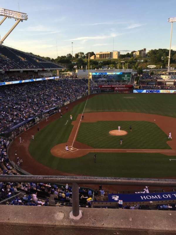 Kauffman Stadium, section: 427, row: B, seat: 8