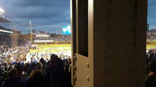 Wrigley Field, section: 220, row: 7, seat: 22