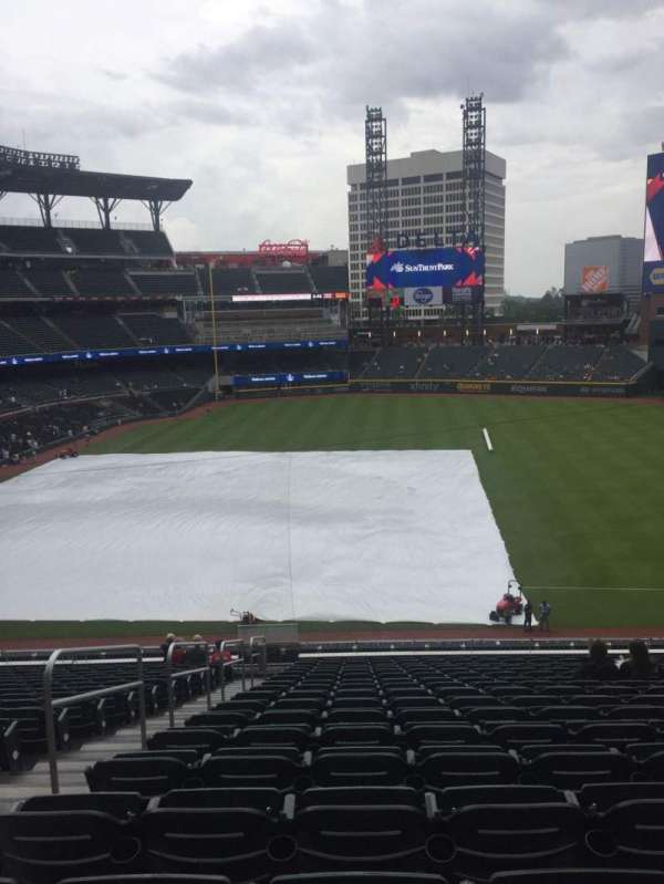 Truist Park, section: 217, row: 17, seat: 18