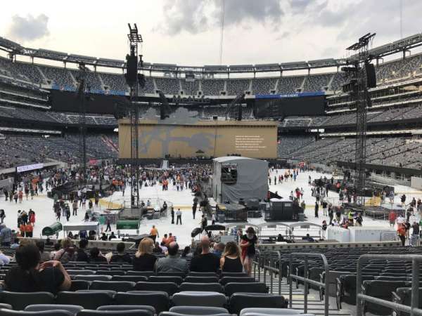 MetLife Stadium, section: 128, row: 26, seat: 1