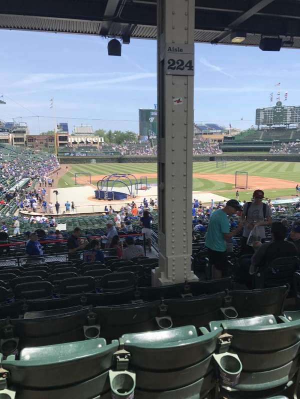 Wrigley Field, section: 220, row: 11, seat: 22