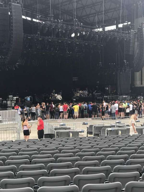 Jones Beach Theater, section: H, row: Vv, seat: 15