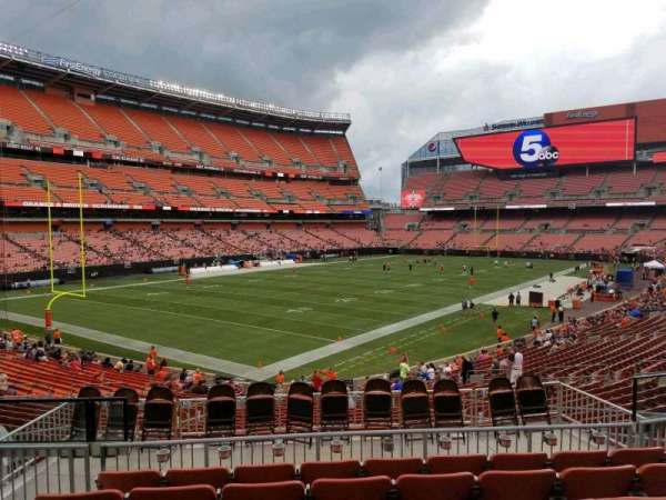 Huntington Bank Field, section: 125, row: 28, seat: 4