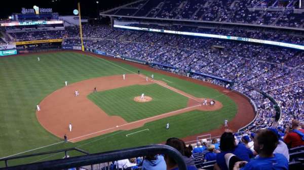 Kauffman Stadium, section: 409, row: BB, seat: 2