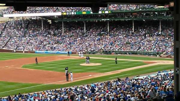 Wrigley Field, section: 206, row: 21, seat: 12