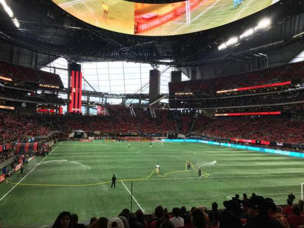 Mercedes-Benz Stadium, section: 121, row: 21, seat: 11