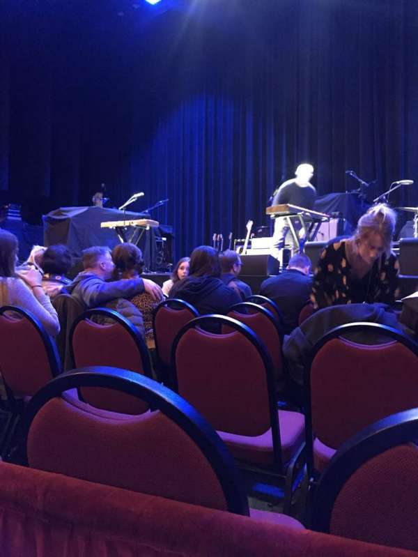 Chicago Theatre, section: MNFL4R, row: AA, seat: 418