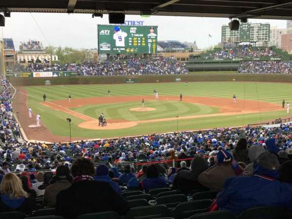Wrigley Field, section: 220, row: 17, seat: 6