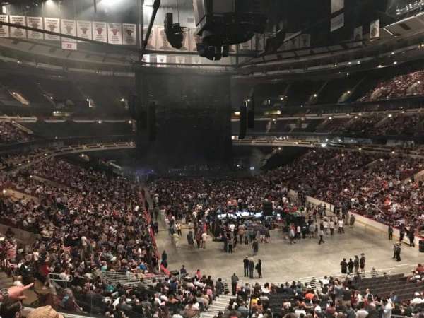 United Center, section: 211, row: 5, seat: 3