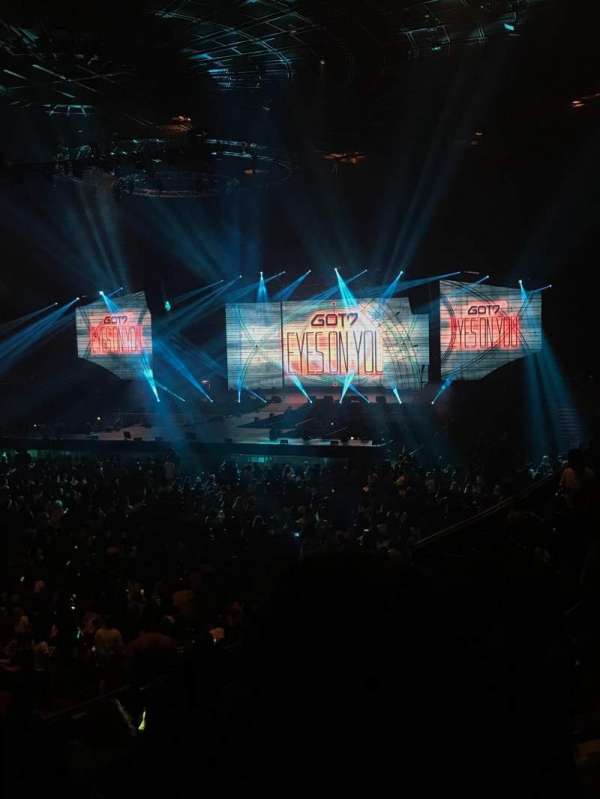 Kia Forum, section: 105, row: 10, seat: 1