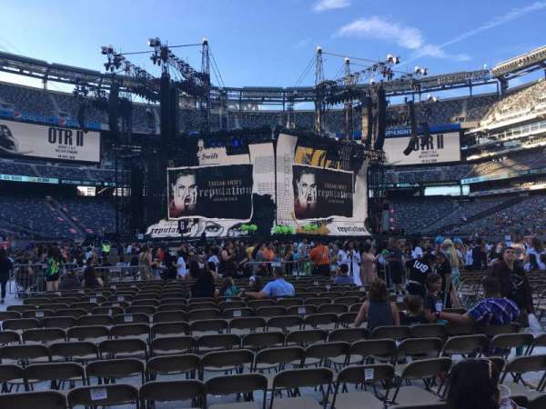 MetLife Stadium, section: Floor 13, row: 17, seat: 9