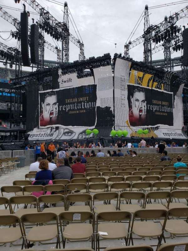 MetLife Stadium, section: Floor 5, row: 20, seat: 27