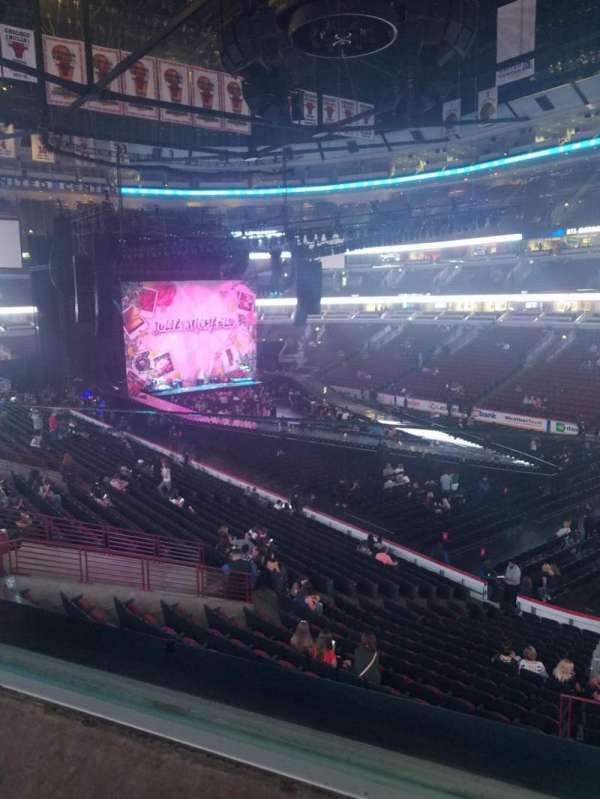 United Center, section: 214, row: 1, seat: 6