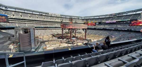 MetLife Stadium, section: 242, row: 4, seat: 23