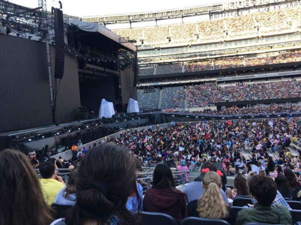 MetLife Stadium, section: 140, row: 14, seat: 20