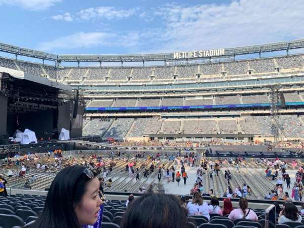 MetLife Stadium, section: 139, row: 19, seat: 13