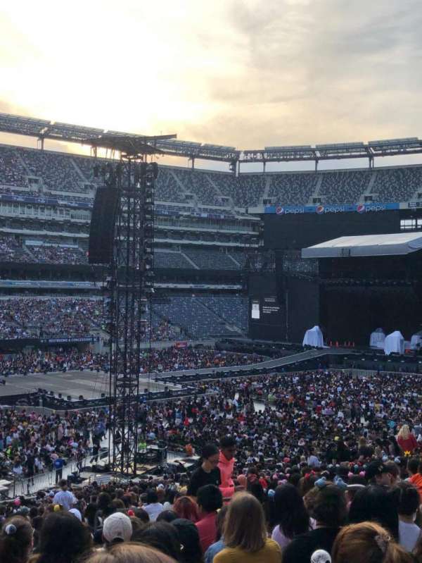 MetLife Stadium, section: 117, row: 37, seat: 8