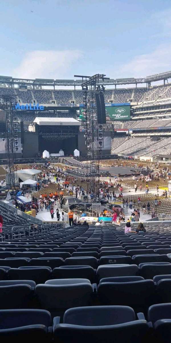 MetLife Stadium, section: 129, row: 37, seat: 25
