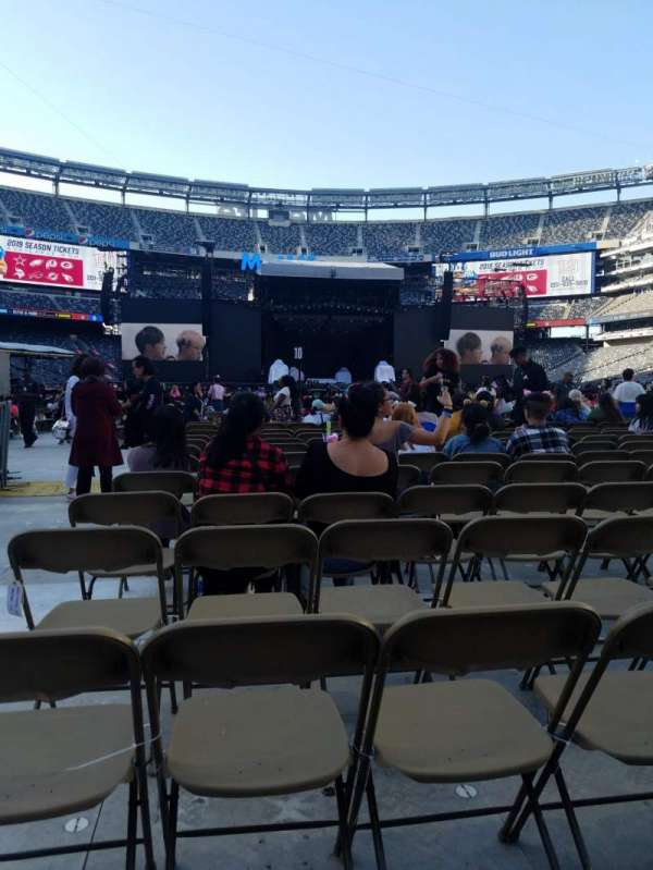 Metlife Stadium, section: Floor 13, row: 14, seat: 21