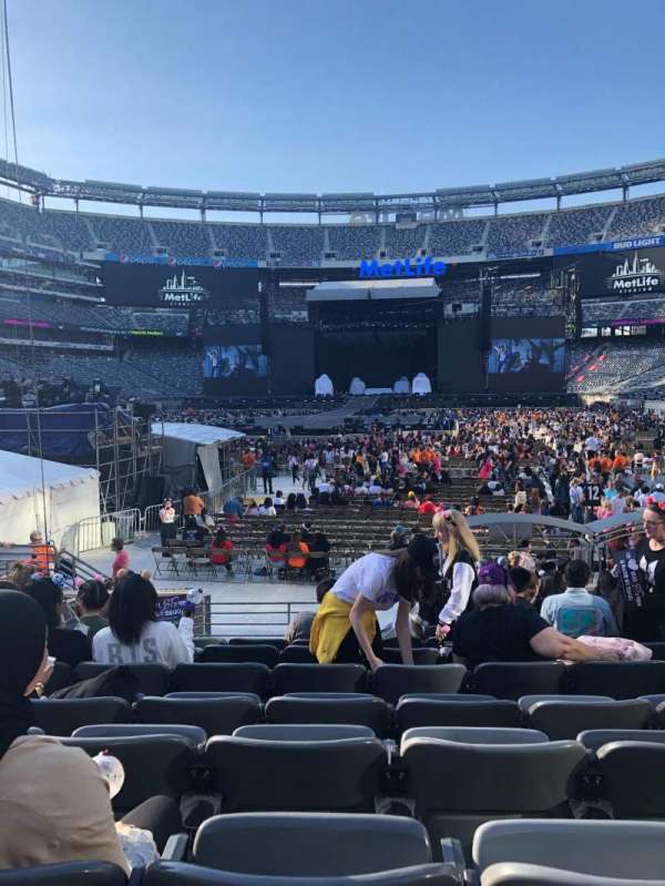 MetLife Stadium, section: 124, row: 10, seat: 14