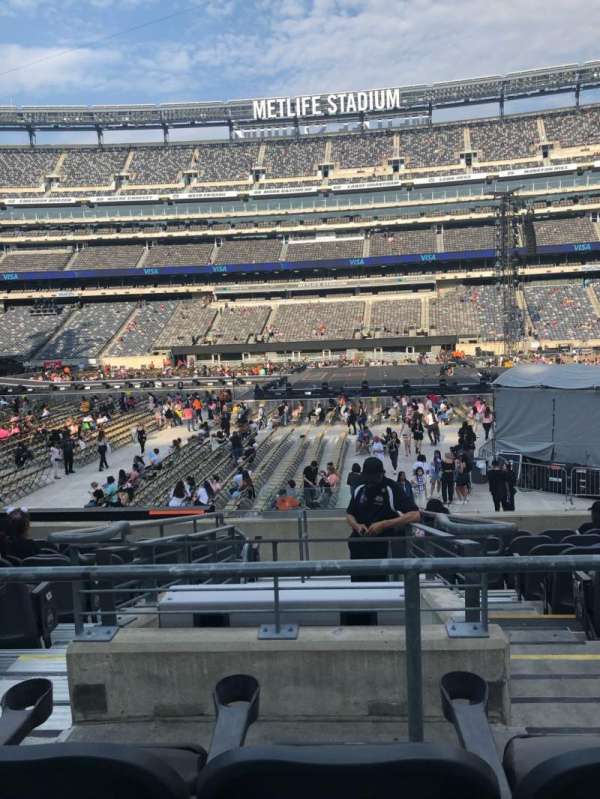 MetLife Stadium, section: 137, row: 16, seat: 26