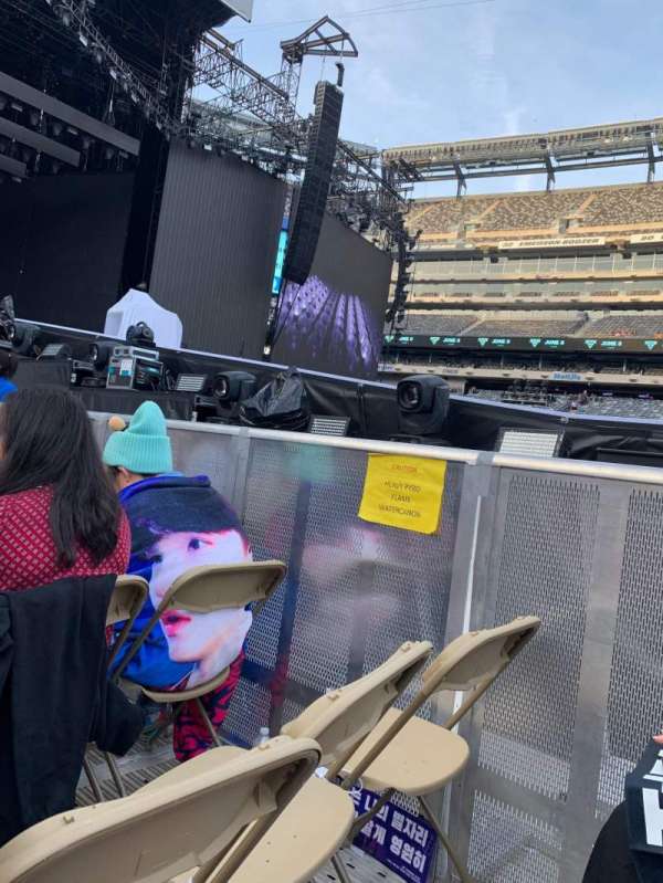 MetLife Stadium, section: Floor 4, row: 19, seat: 4/5
