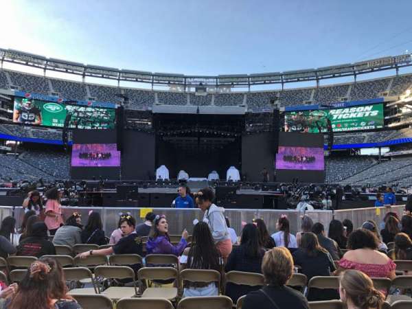 MetLife Stadium, section: Floor 9, row: 11, seat: 16