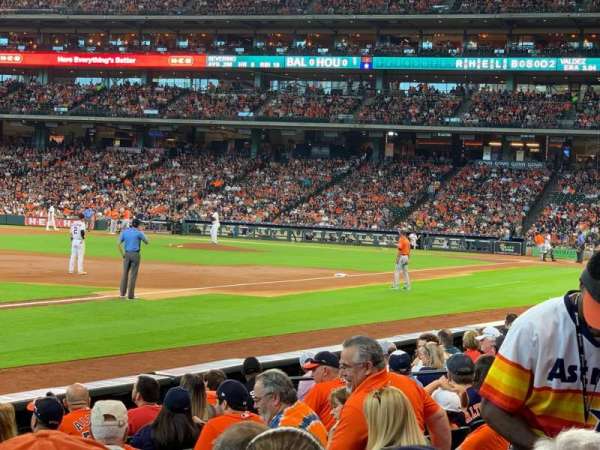 Daikin Park, section: 107, row: 11, seat: 10