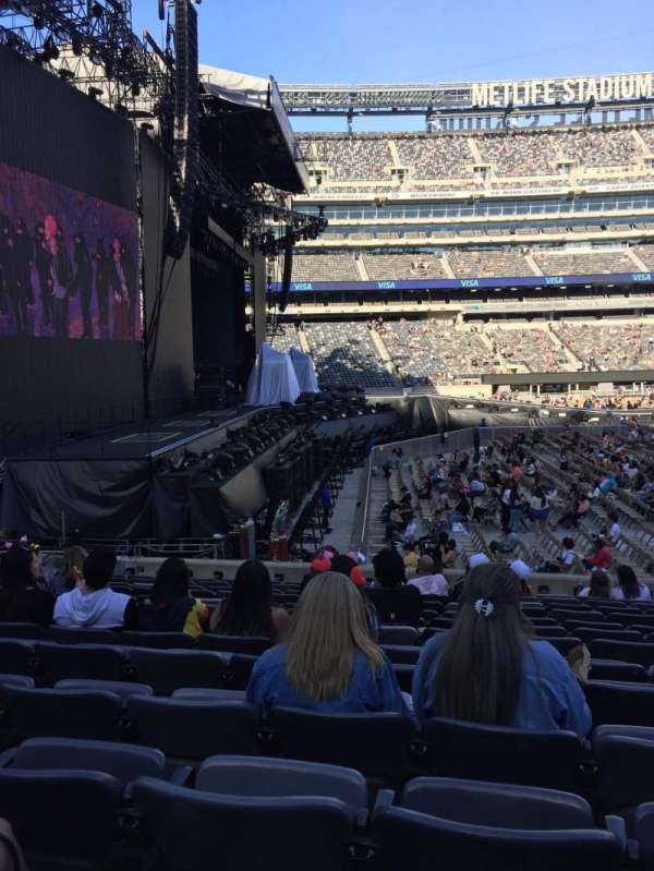 MetLife Stadium, section: 142, row: 13, seat: 19