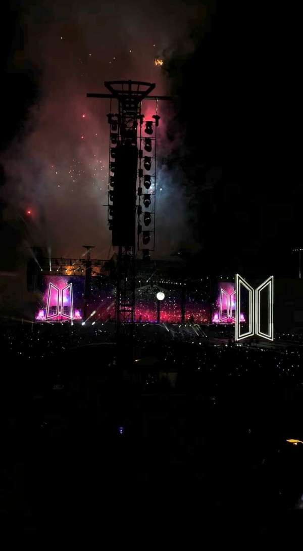 Rose Bowl, section: 9-L, row: 17, seat: 1
