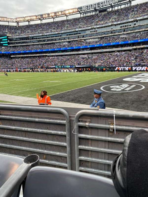 MetLife Stadium, section: 108, row: 2, seat: 5