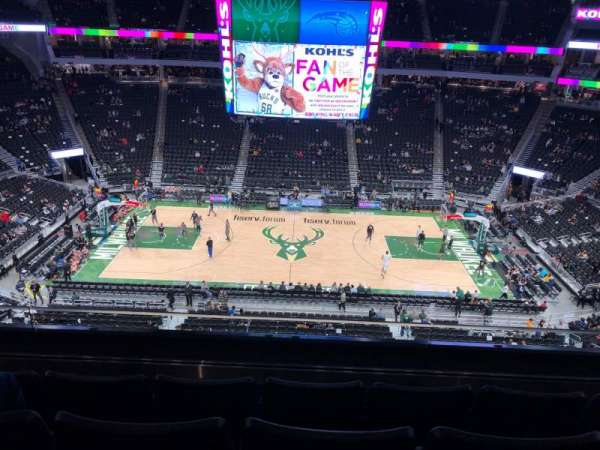 Fiserv Forum, section: 208, row: 4, seat: 10